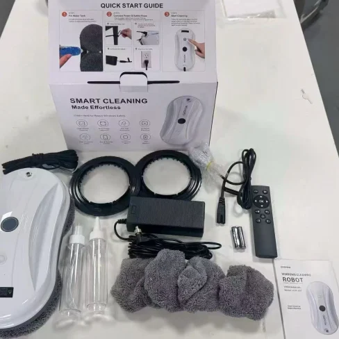 Window cleaning robot equipped with safety rope